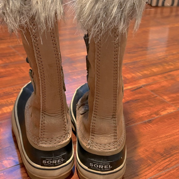 Sorel Fur Boots - Picture 2 of 2